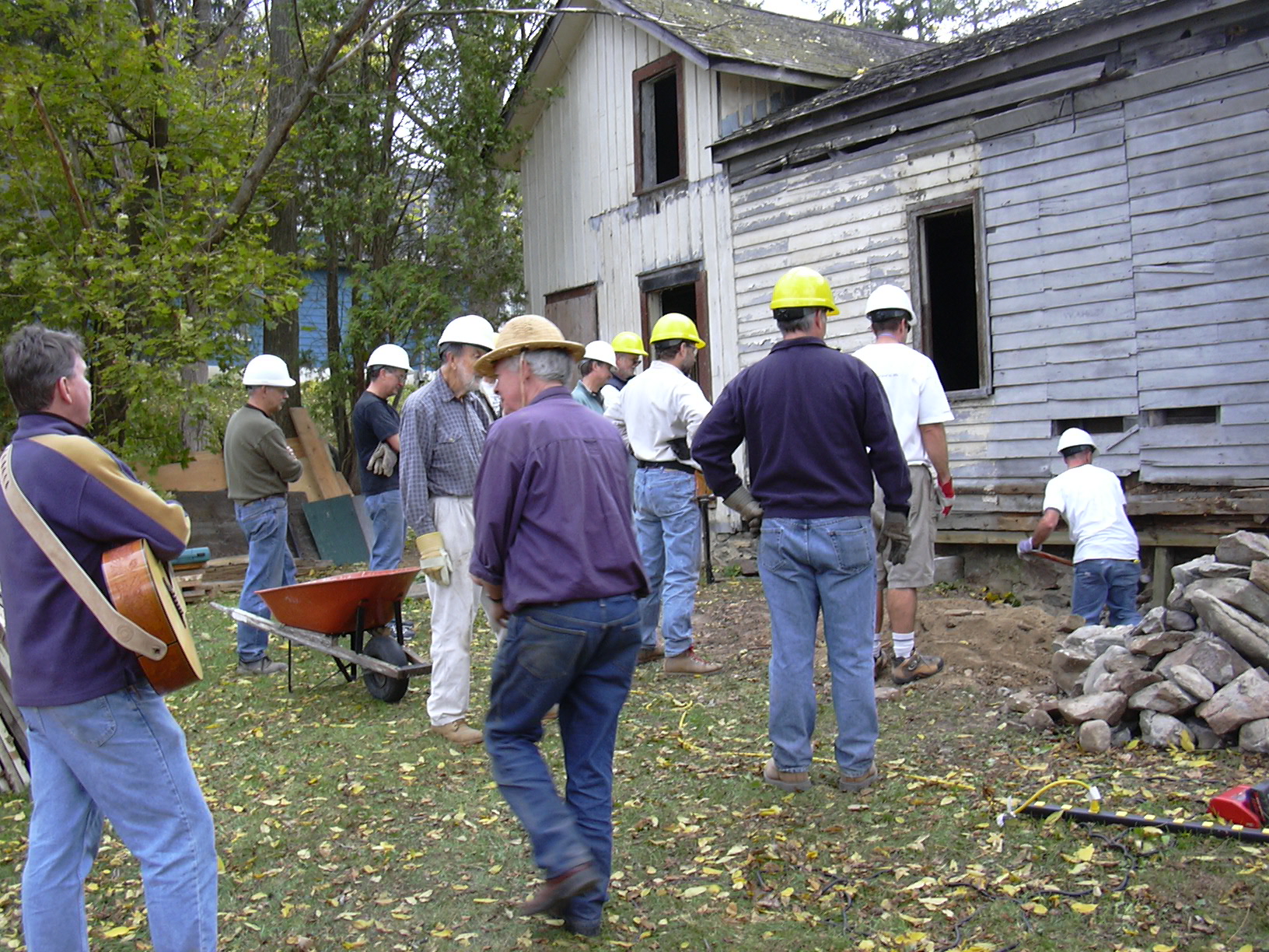 volunteers restoring heritage home